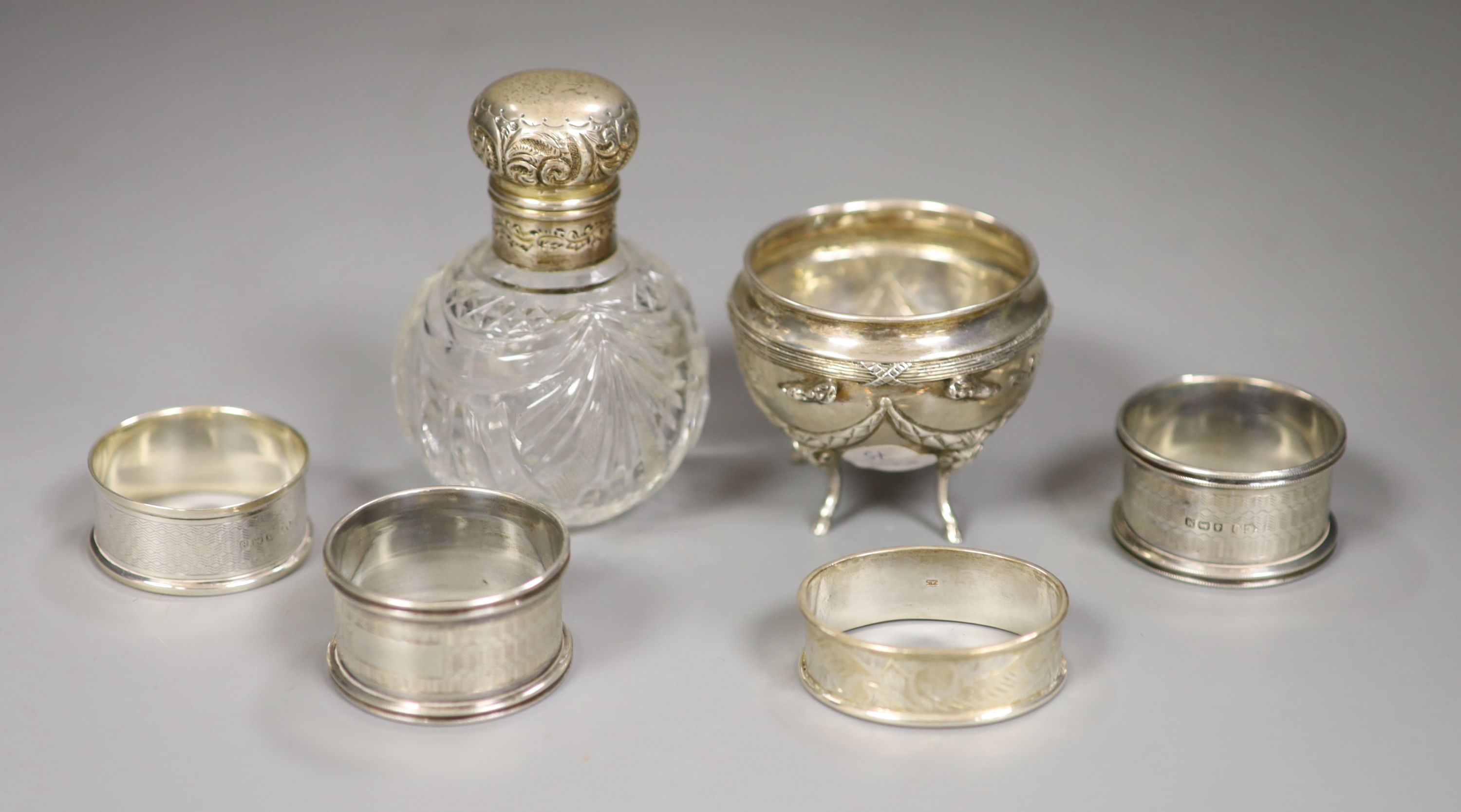 An Edwardian silver and glass globular scent bottle, a Continental cauldron shaped salt and four napkin rings